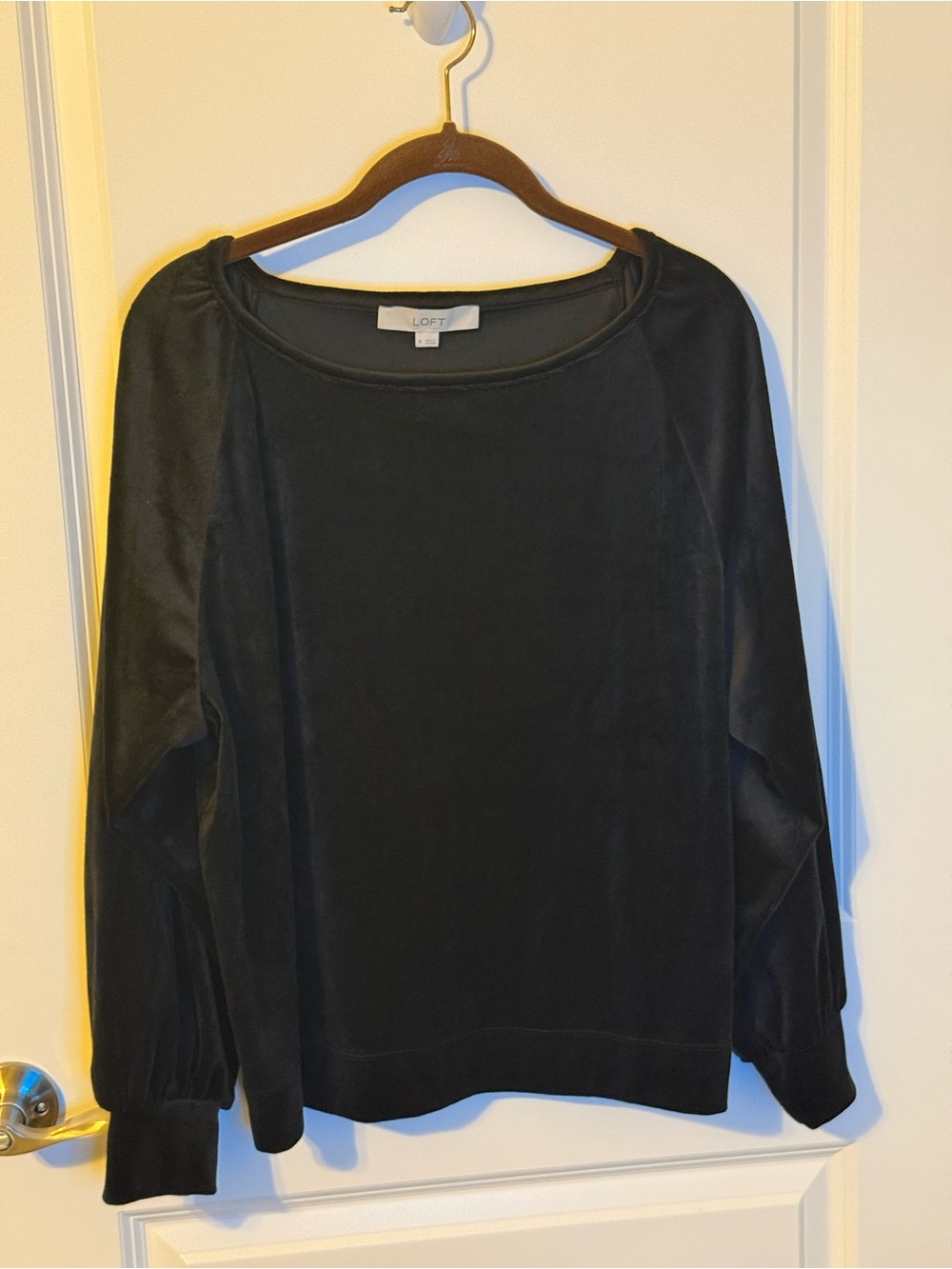 LOFT Black Velvet Velour Puff Sleeve Top Women’s Medium